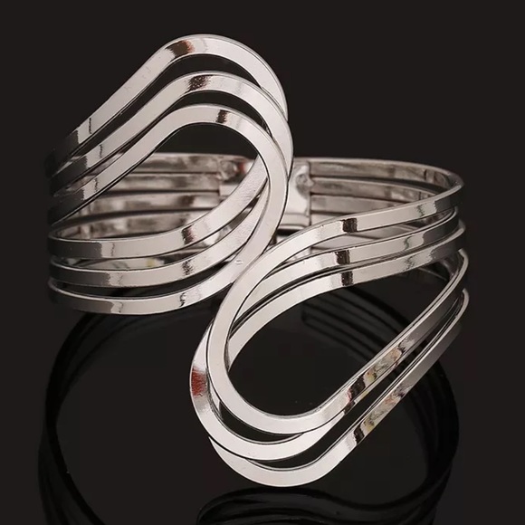Jewelry - Silver tone cuff bracelet